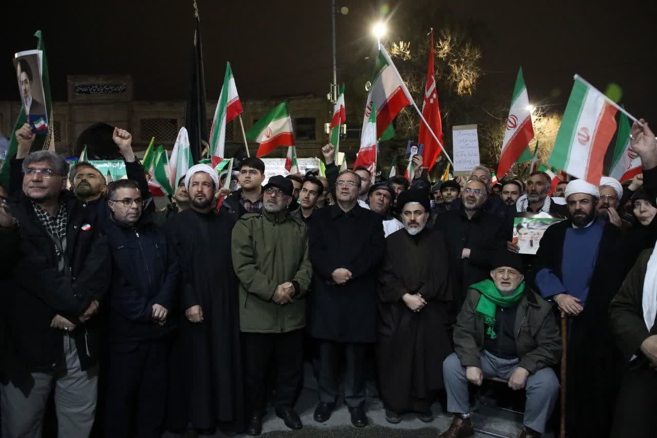 تداوم برگزاری تجمعات شبانه مردم و مسئولان در ارومیه + تصاویر