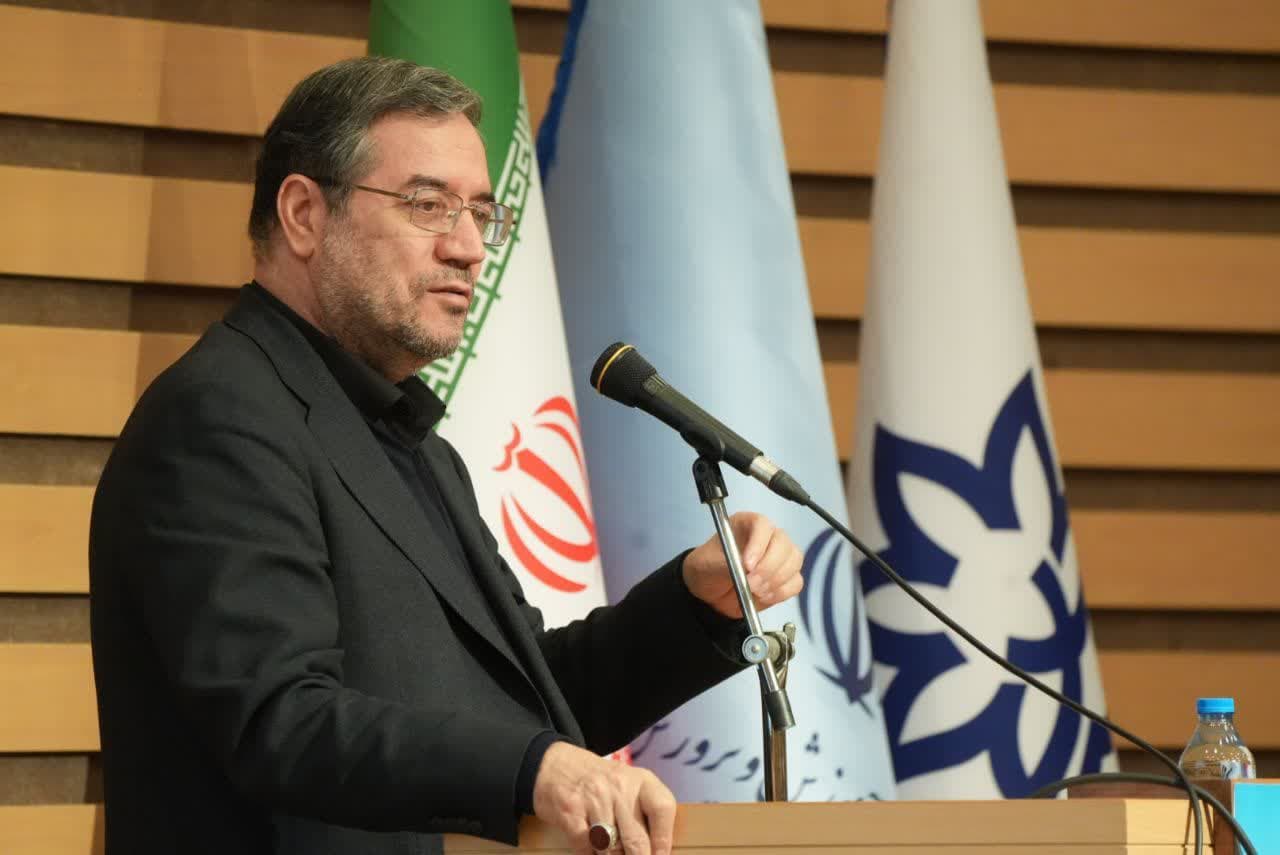 آلبوم تصویری / حضور استاندار آذربایجانغربی در همایش ملی رهیافتهای نوین برنامه درسی ملی در زیست بوم جدید