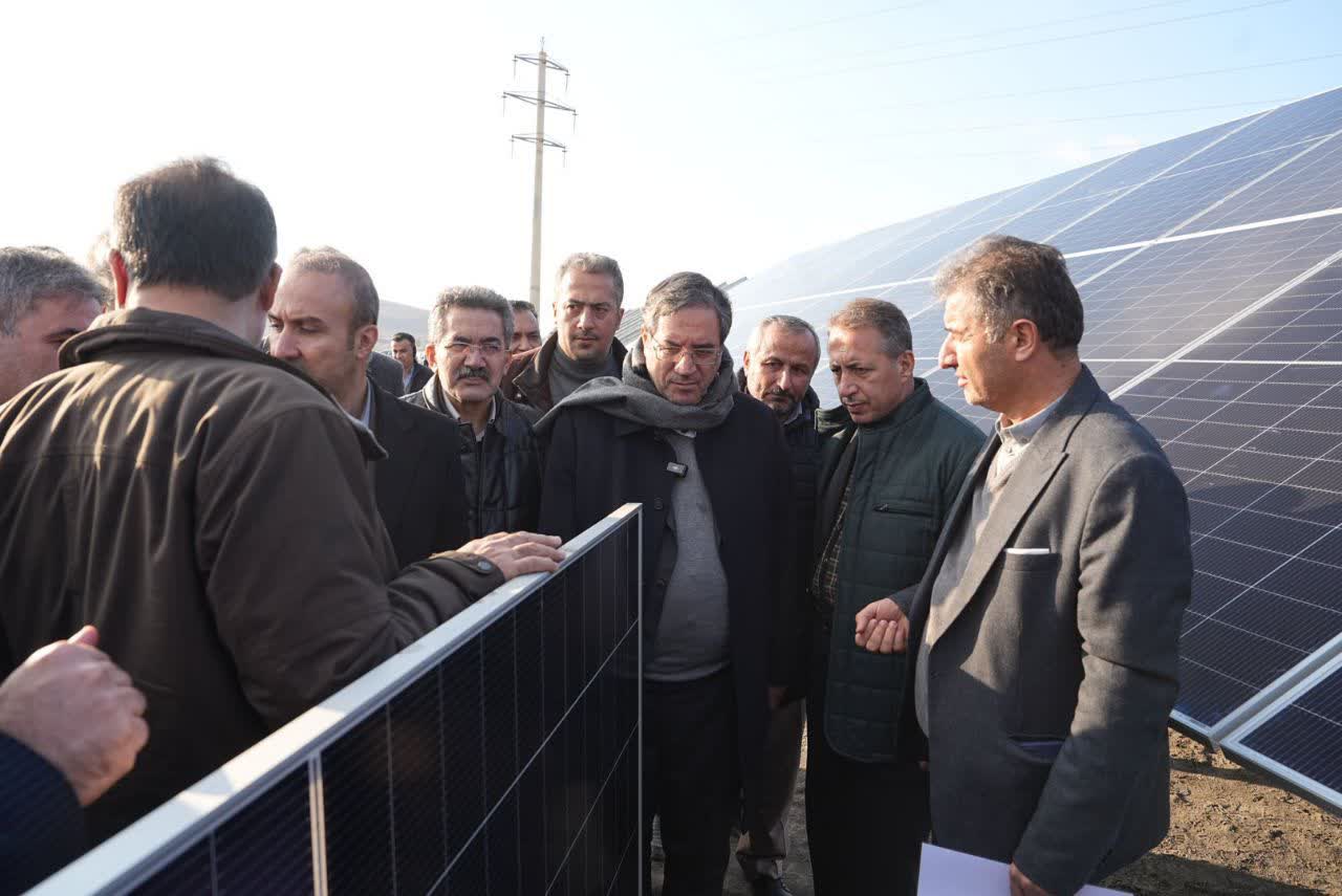 بازدید استاندار آذربایجان‌غربی از نیروگاه برق خورشیدی کارخانه سیمان کاوان بوکان + تصاویر