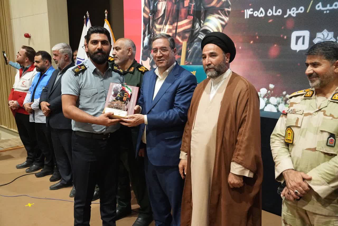 آتشنشانان ارومیه، قهرمانان بیادعای ایمنی و ایثار + تصاویر