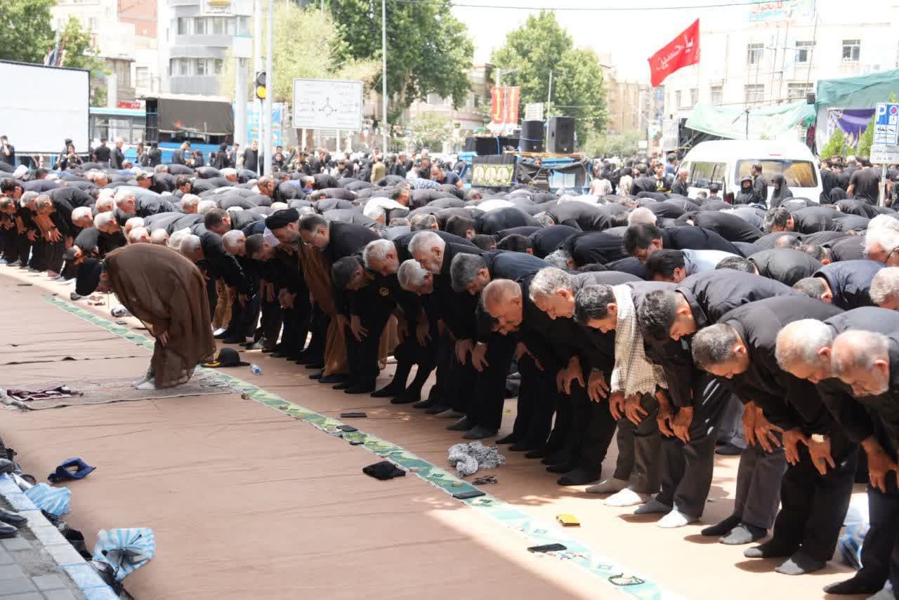 آلبوم تصویری / اقامه نماز ظهر عاشورا در ارومیه