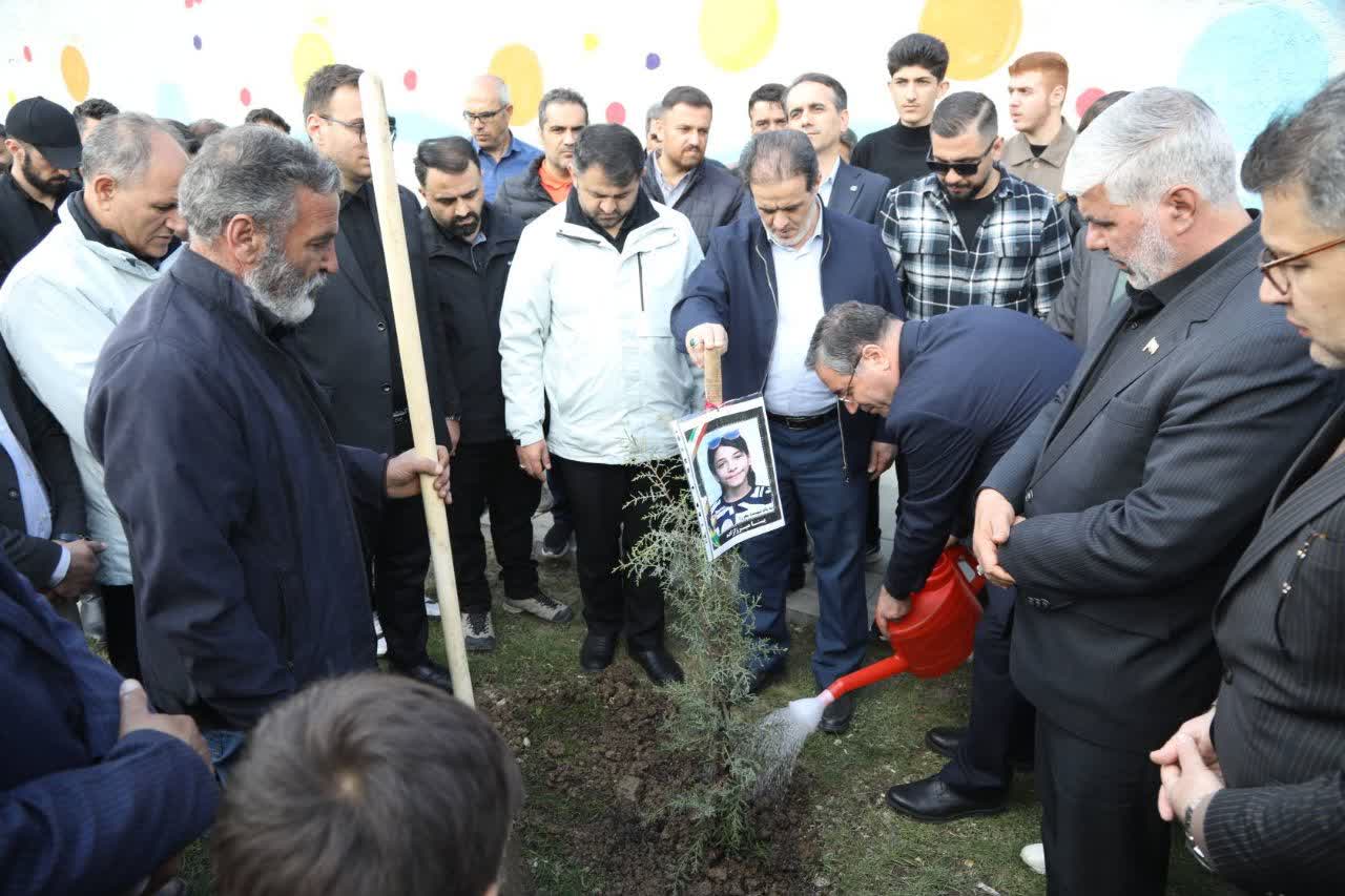 آلبوم تصویری / برگزاری آیین افتتاح پروژه بوستان محله‌ای شهیده رها حیدری در ارومیه