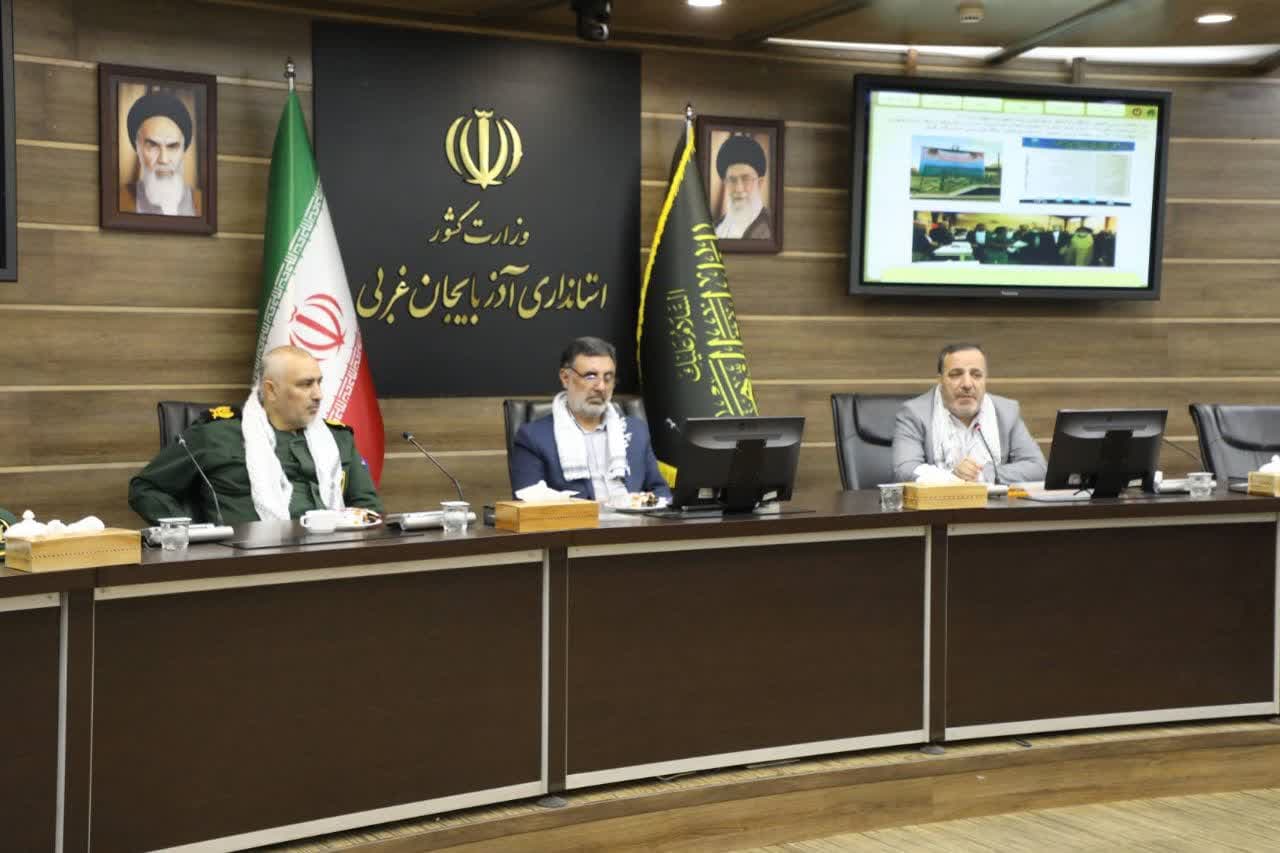 آلبوم تصویری / آیین تجلیل از تلاشگران عرصه میز خدمت به مناسبت گرامیداشت هفته بسیج