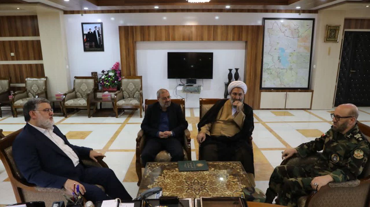 دیدار فرمانده قرارگاه منطقهای شمال غرب نیروی زمینی ارتش با استاندار آذربایجانغربی