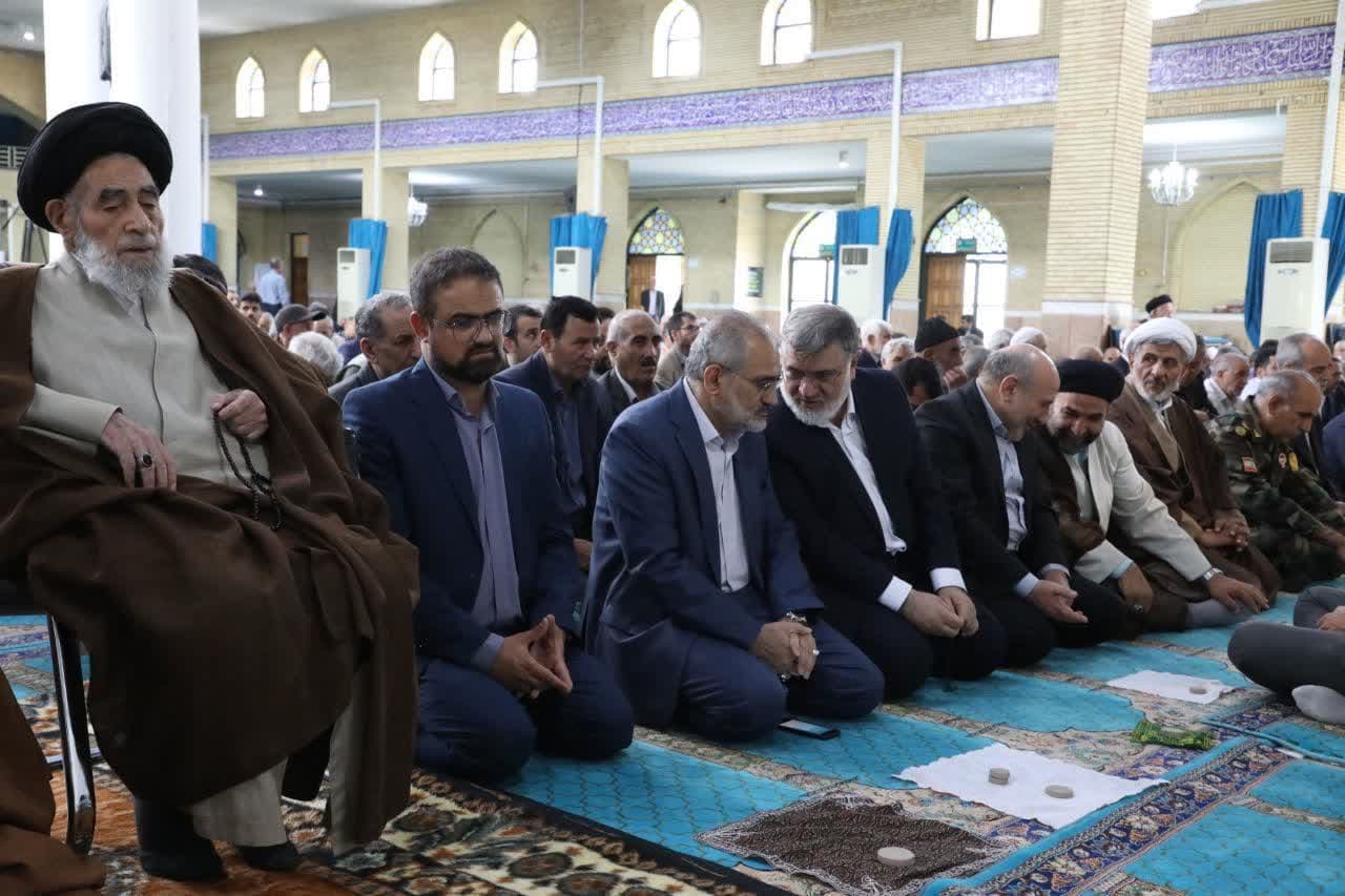 آلبوم تصویری / حضور معاون امور مجلس رئیس جمهور در نماز جمعه ارومیه