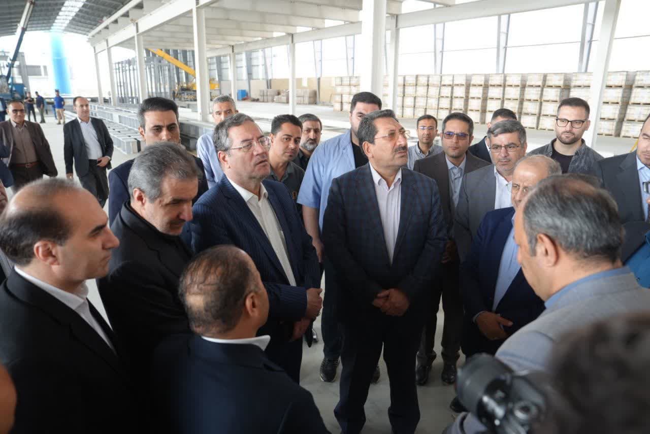 بازدید وزیر صمت و استاندار آذربایجانغربی از پروژه در حال احداث اروم شیشه ساچی در ارومیه + تصاویر