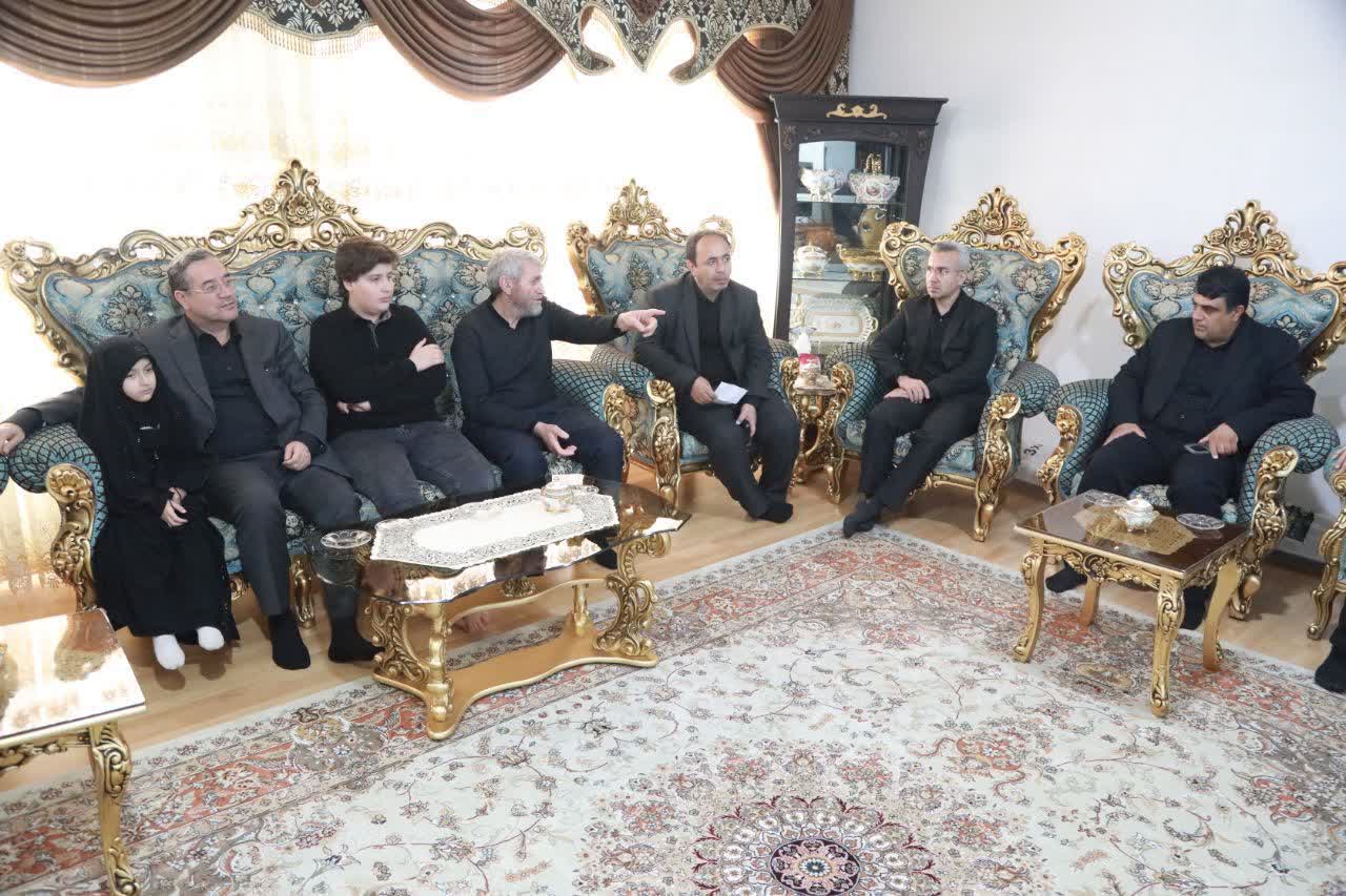 دیدار استاندار آذربایجان‌غربی با خانواده شهیدان علیپور و عبادی در ارومیه + تصاویر
