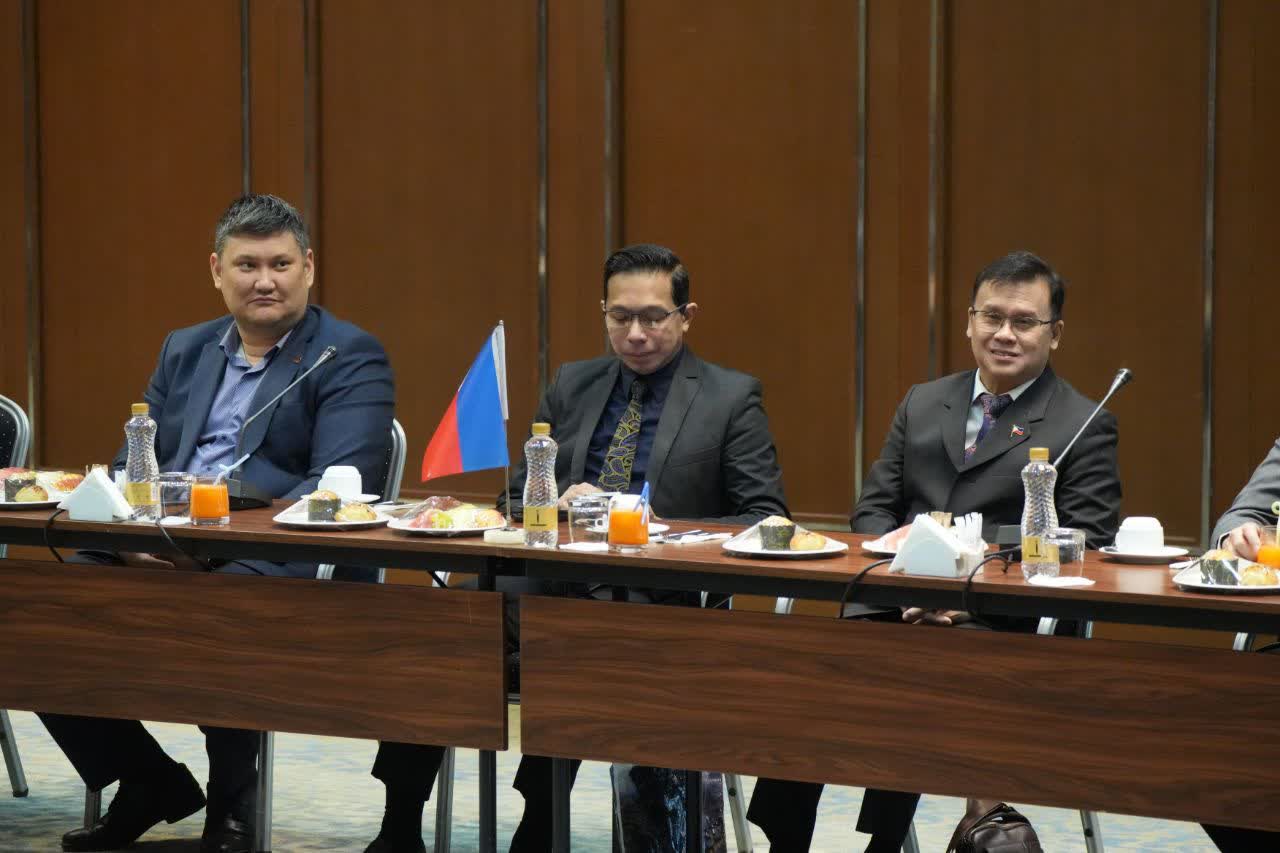 برگزاری نشست مشترک استاندار آذربایجانغربی با سفرای ازبکستان، اروگوئه، سریلانکا، فیلیپین و قرقیزستان