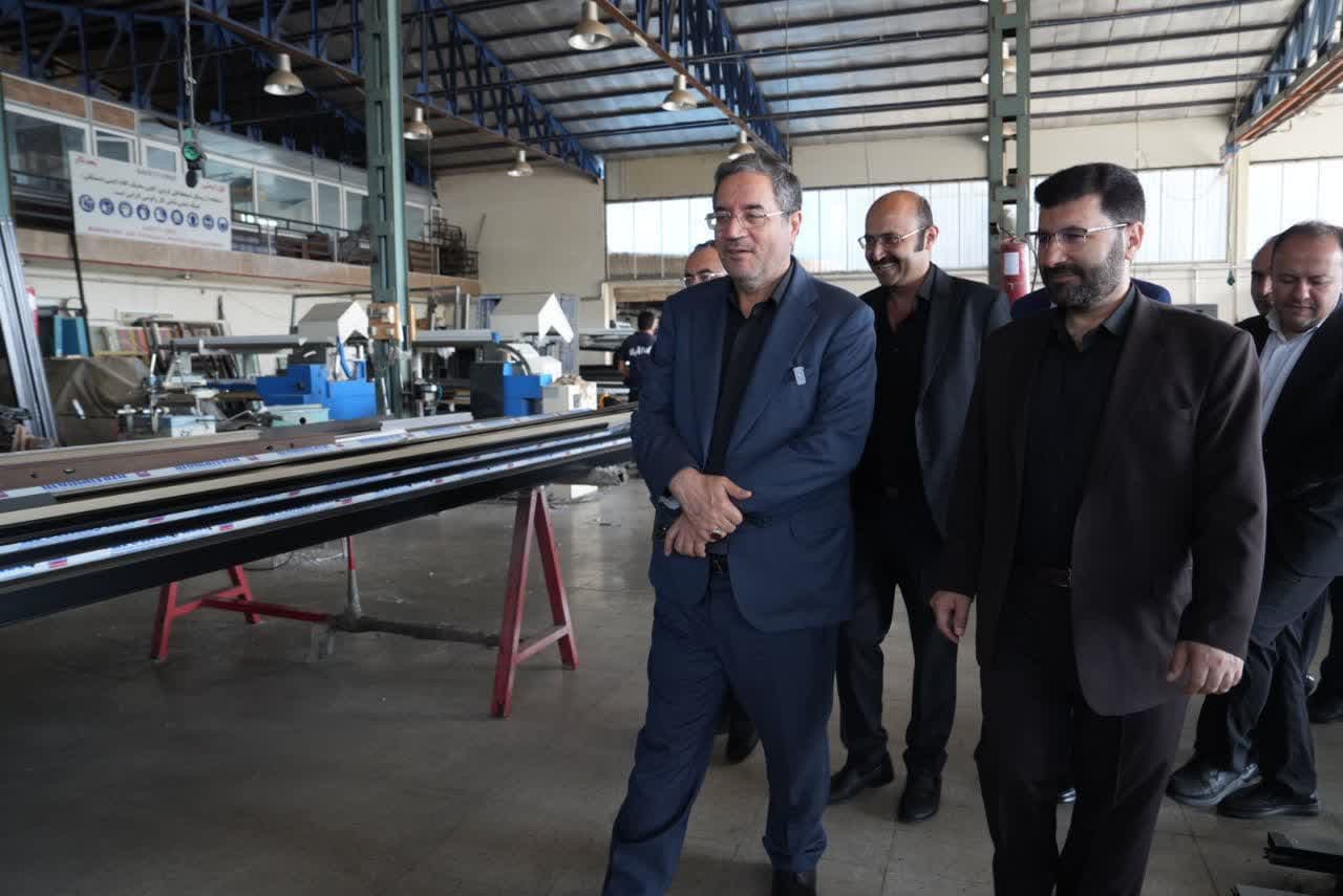بازدید استاندار آذربایجانغربی از کارخانه اروم آلیاژ + تصاویر