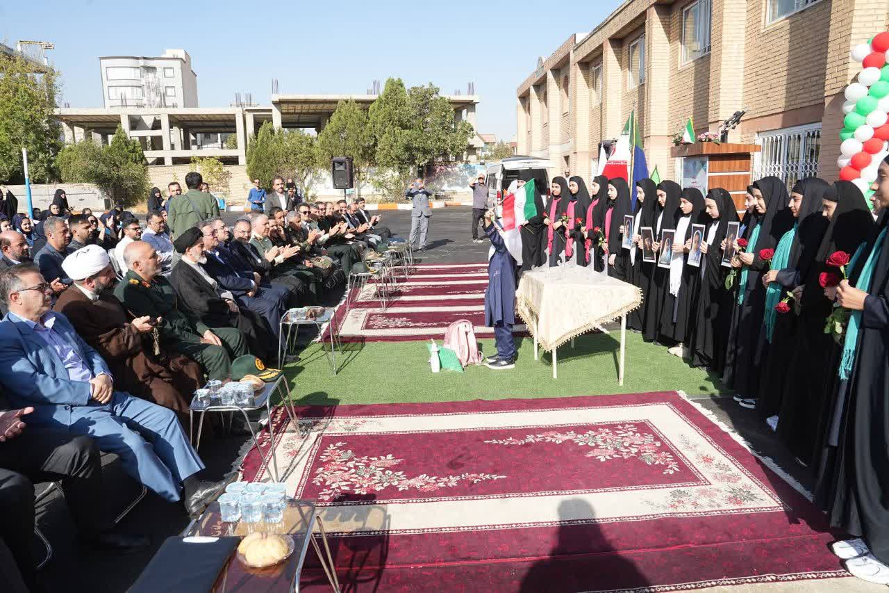 زنگ مهر در آذربایجانغربی با گرامیداشت شهدای دانشآموز به صدا درآمد + تصاویر