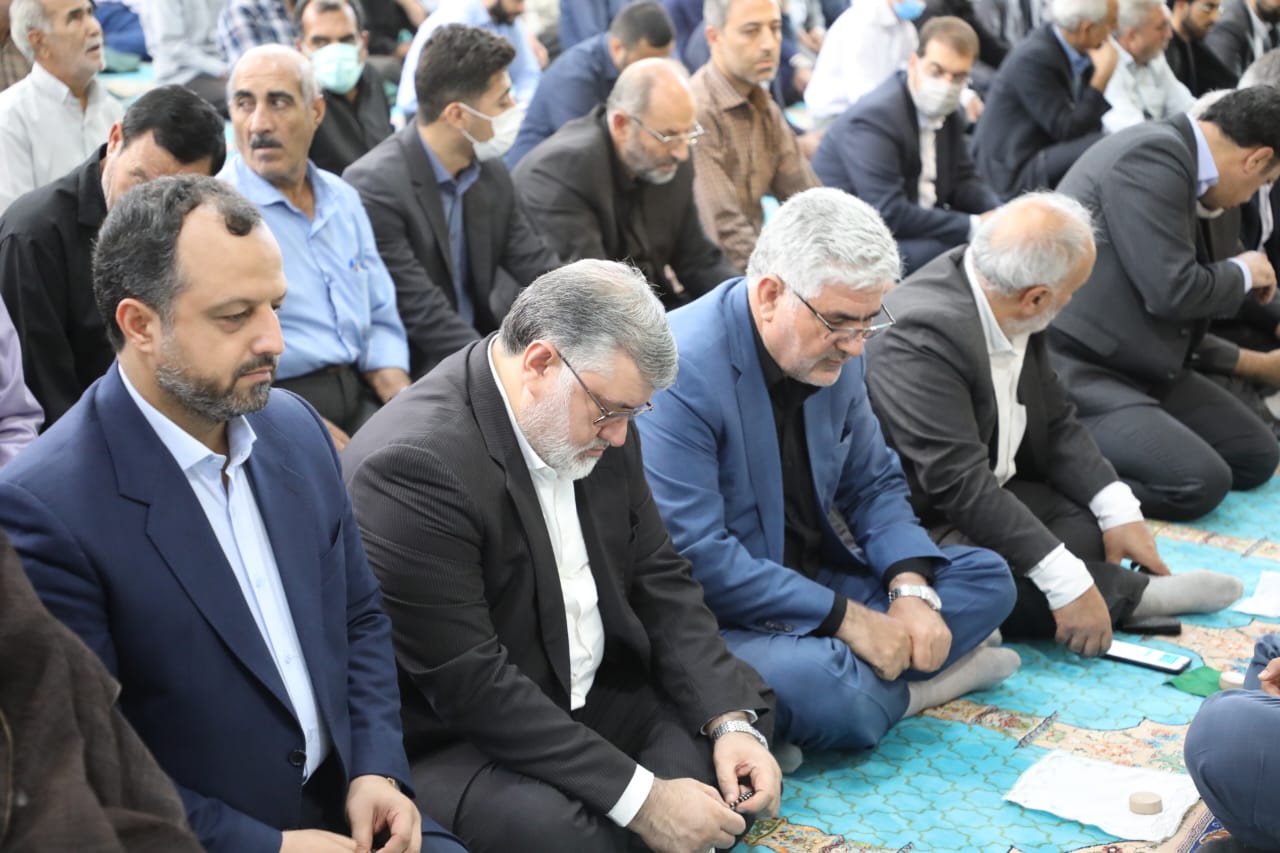 آلبوم تصویری / حضور وزیر اقتصاد و دارایی و استاندار آذربایجان غربی در نماز جمعه ارومیه