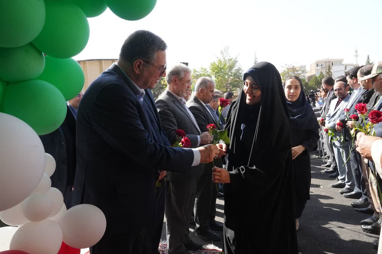 زنگ مهر در آذربایجانغربی با گرامیداشت شهدای دانشآموز به صدا درآمد + تصاویر