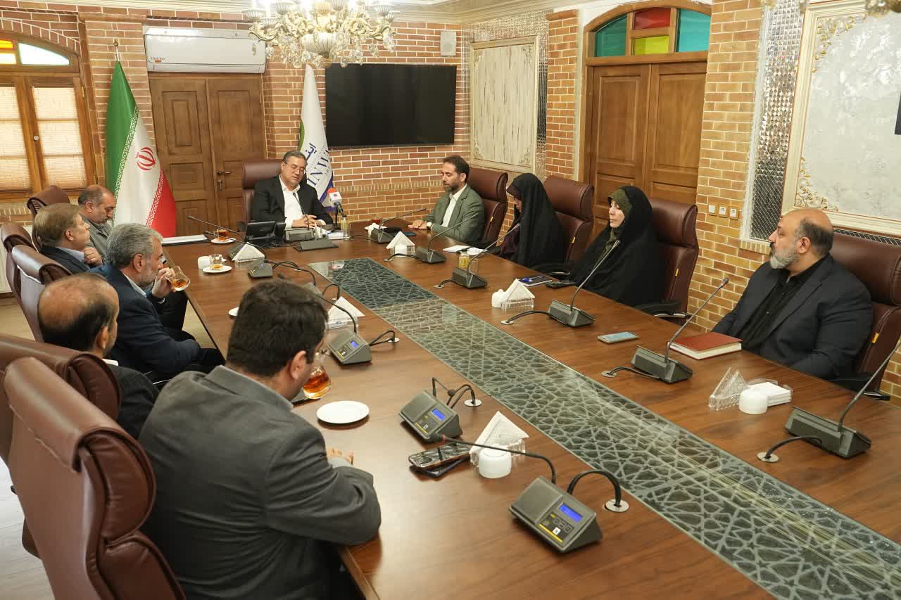 برگزاری نشست مشترک دبیر کارگروه ساماندهی مد و لباس کشور با استاندار آذربایجانغربی