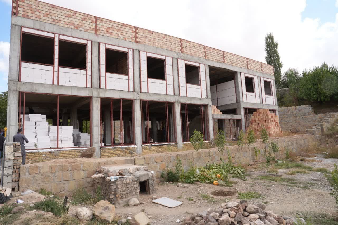 بازدید استاندار آذربایجانغربی از روند احداث مدرسه 6 کلاسه روستای جوهنی + تصاویر