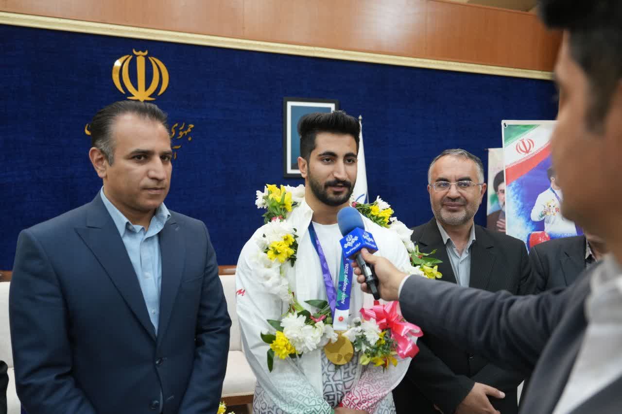 عالیپور آماده فتح قلههای جهانی + تصاویر