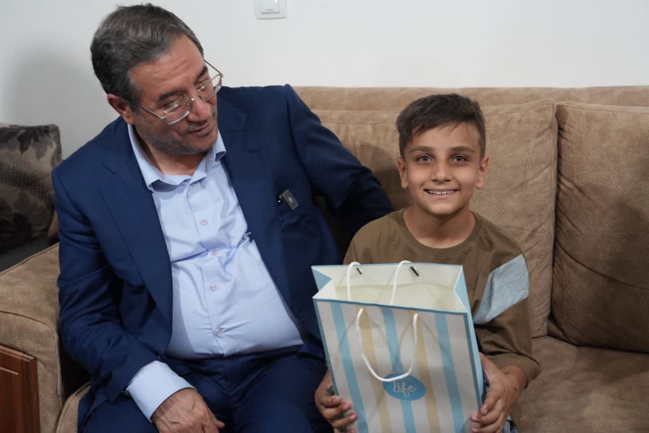 دیدار وزیر ارتباطات و فناوری اطلاعات با خانواده شهید سردار نارنجی + تصاویر