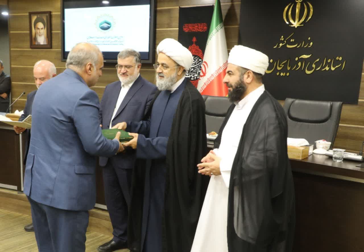 آلبوم تصویری / برگزاری آیین تجلیل از دست اندرکاران سومین اجلاس منطقهای وحدت اسلامی در ارومیه