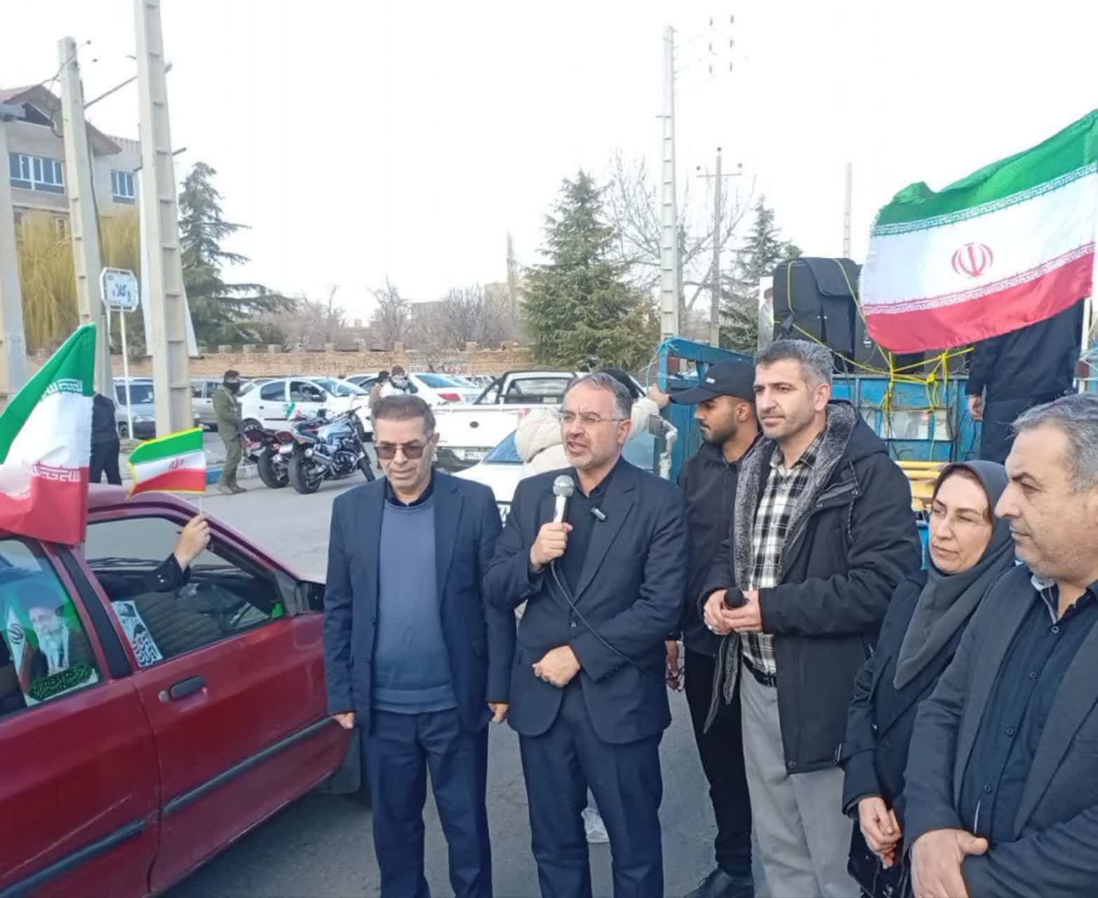 کاروان خودرویی مردم انقلابی ارومیه جلوه‌ای دیگر از اتحاد و همدلی