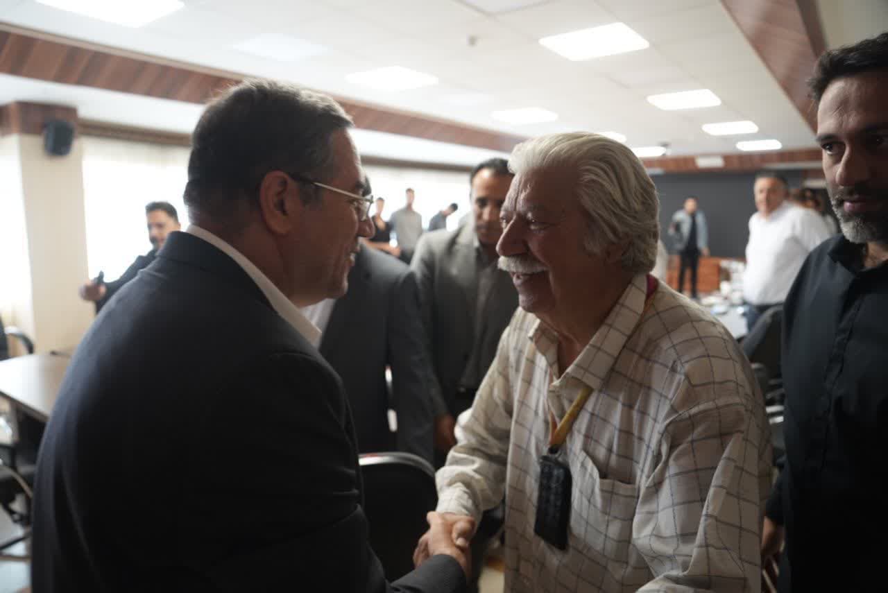 دیدار جمعی از پیشکسوتان و ملیپوشان والیبال با استاندار آذربایجانغربی + تصاویر