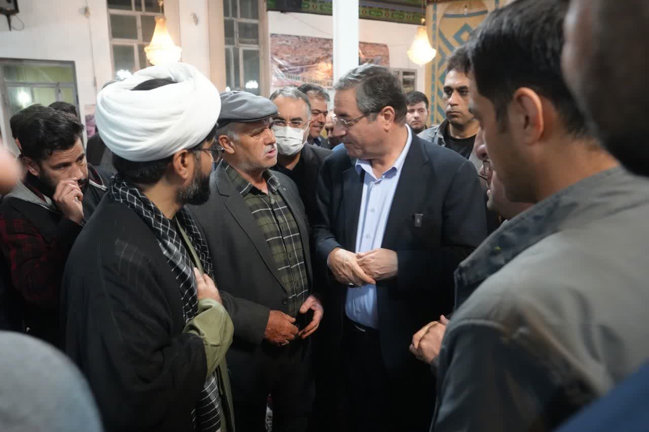 حضور استاندار آذربایجانغربی در جمع نمازگزاران مسجد علیاکبر ارومیه + تصاویر