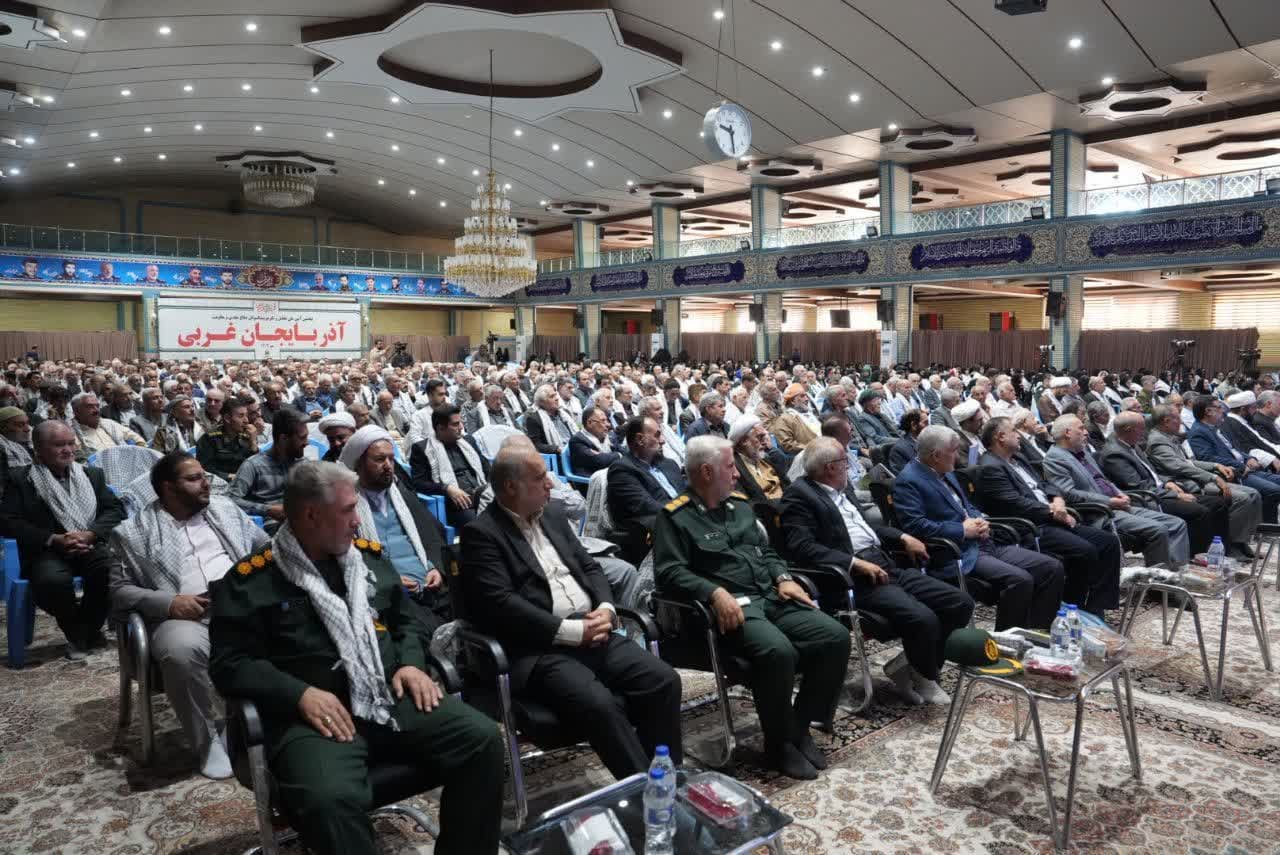 آلبوم تصویری / حضور استاندار آذربایجانغربی در همایش تجلیل از پیشکسوتان و فعالان دفاع مقدس و مقاومت