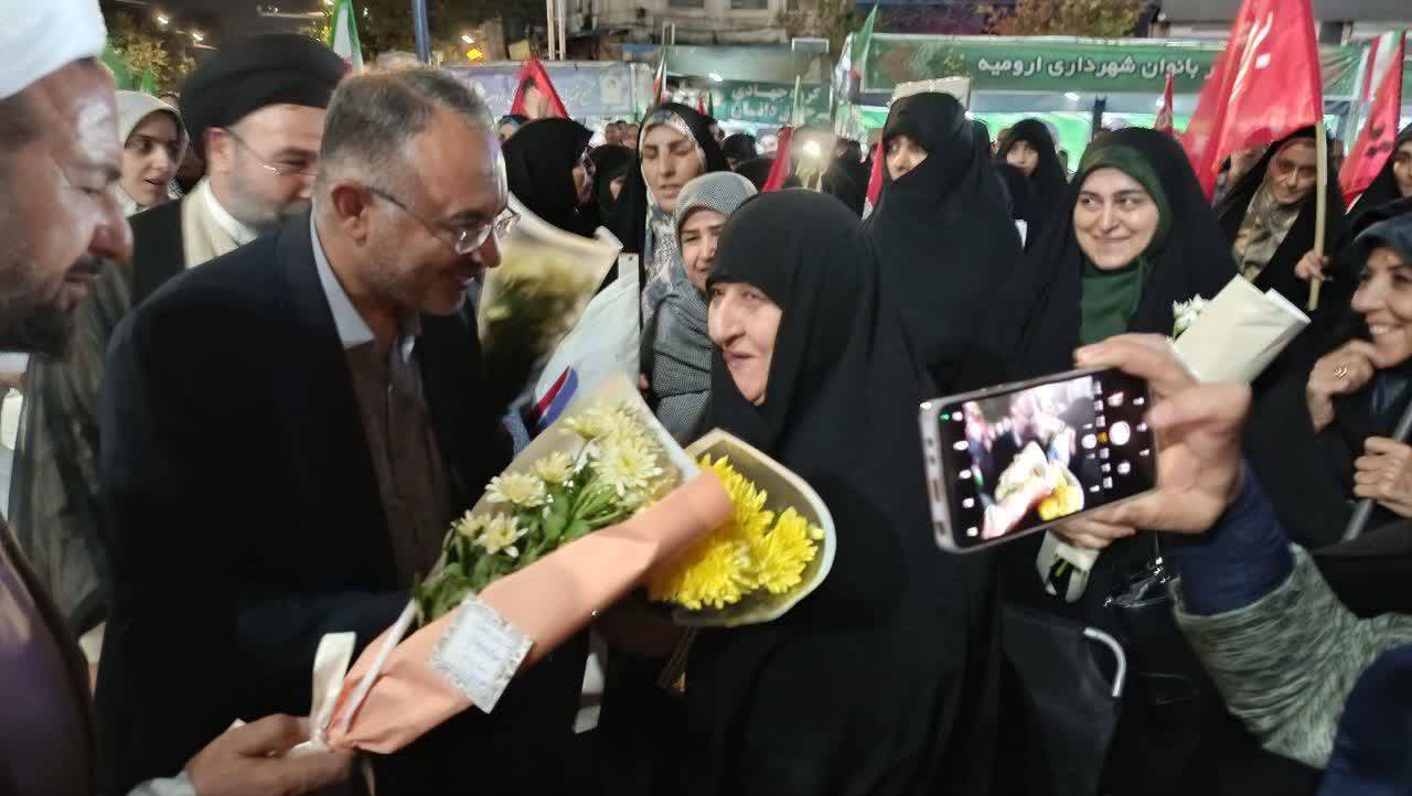 تداوم حضور شبانه شهروندان ارومیه + تصاویر