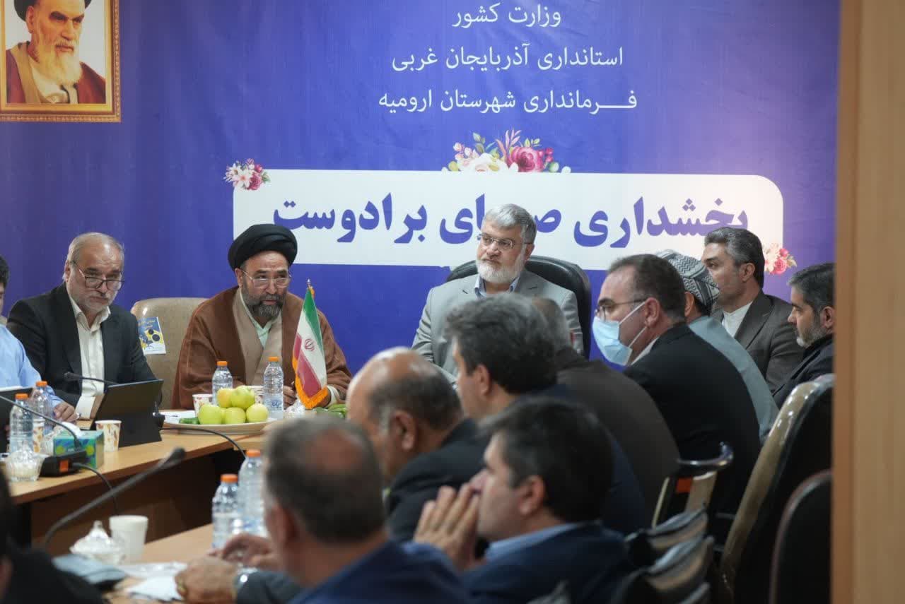 آلبوم تصویری / برگزاری جلسه بررسی روند اجرای مصوبات سفر استاندار آذربایجانغربی به بخش صومای برادوست