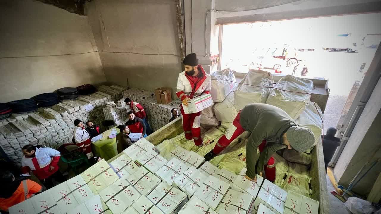 آلبوم تصویری / تداوم امدادرسانی جمعیت هلال احمر آذربایجان غربی در مناطق زلزله زده شهرستان خوی