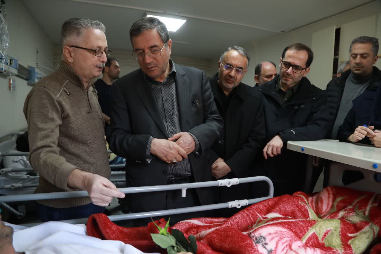 عیادت استاندار آذربایجان‌غربی از مجروحان جنگ تحمیلی در ارومیه