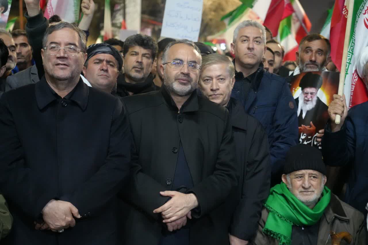 تداوم برگزاری تجمعات شبانه مردم و مسئولان در ارومیه + تصاویر