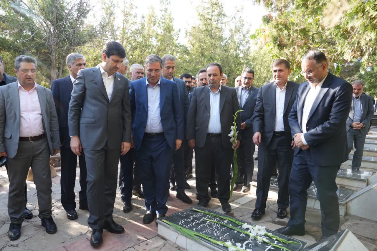 ادای احترام وزیر ارتباطات و فناوری اطلاعات به مقام شامخ شهدای ارومیه + تصاویر
