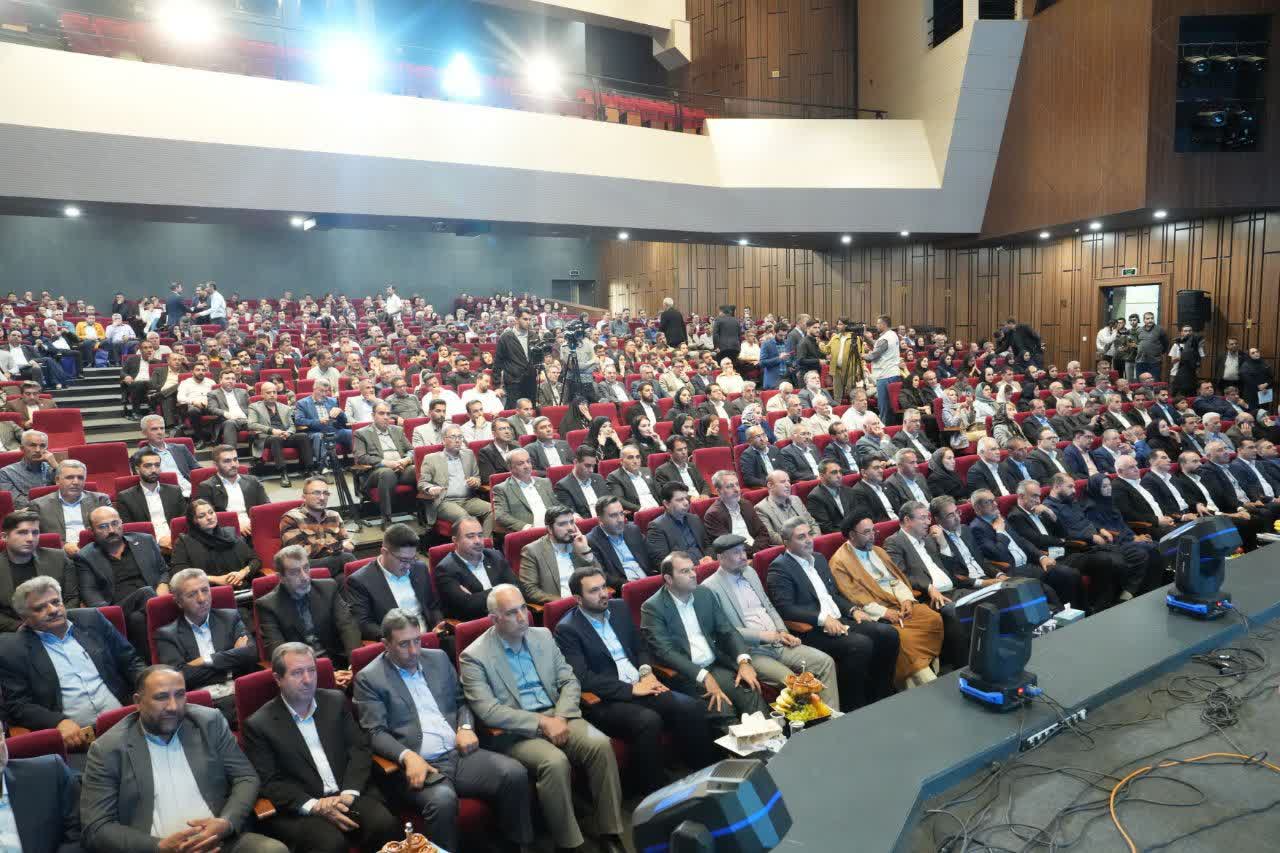 برگزاری آیین تجلیل از صنعتگران، معدنکاران و پیشکسوتان عرصه تولید در آذربایجانغربی + تصاویر