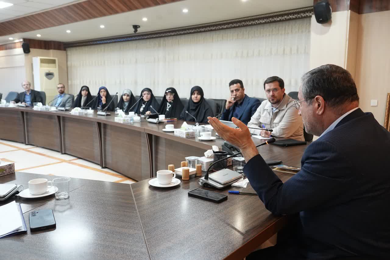 دیدار جمعی از مستندسازان حوزه هنری استان با استاندار آذربایجانغربی + تصاویر