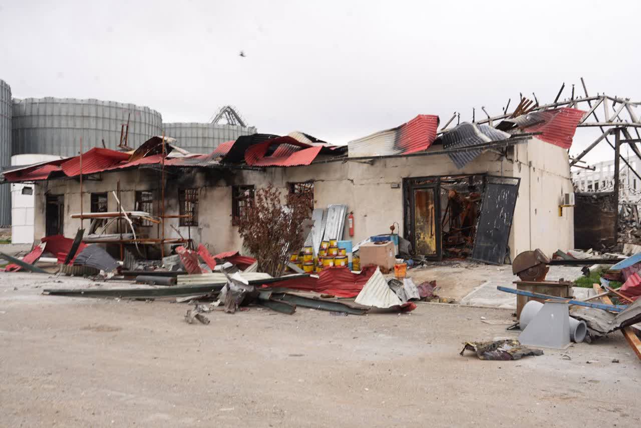 بازدید استاندار آذربایجان‌غربی از واحد تولیدی آسیب‌دیده از جنگ تحمیلی در شهرستان نقده + تصاویر