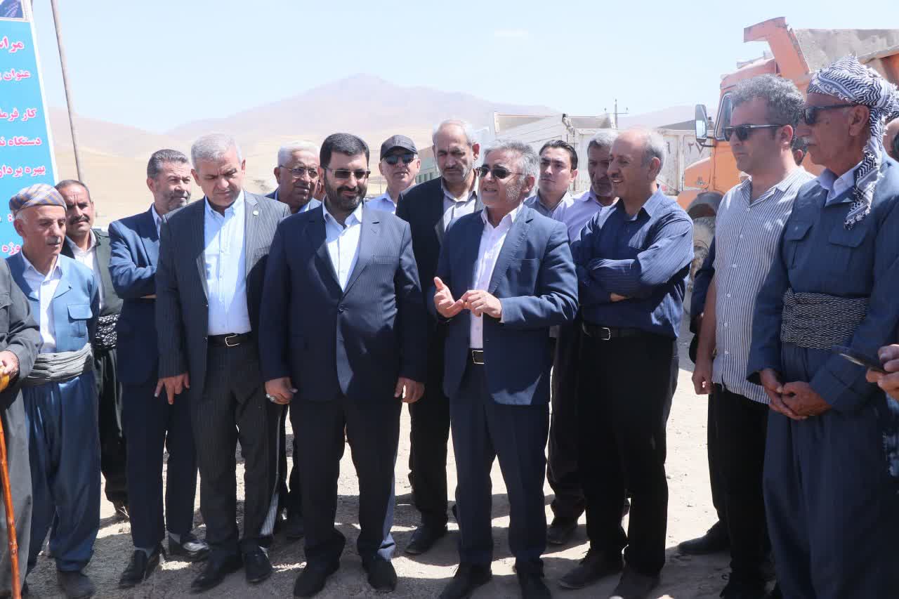 کلنگزنی پروژه بهسازی و آسفالت راه قشلاق عشایر لاجانی ارومیه + تصاویر