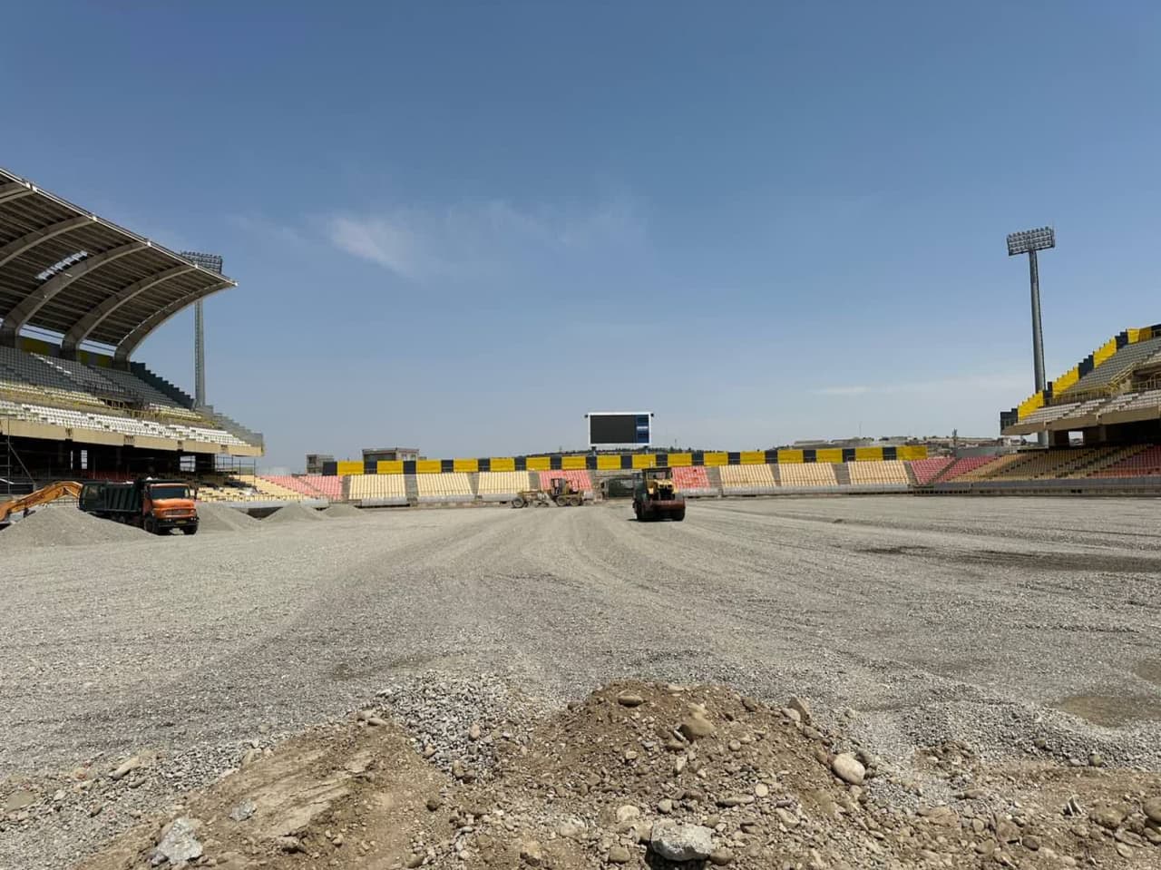 بازدید معاون هماهنگی امور عمرانی استاندار آذربایجانغربی از ورزشگاه 15 هزار نفری شهید باکری ارومیه + تصاویر