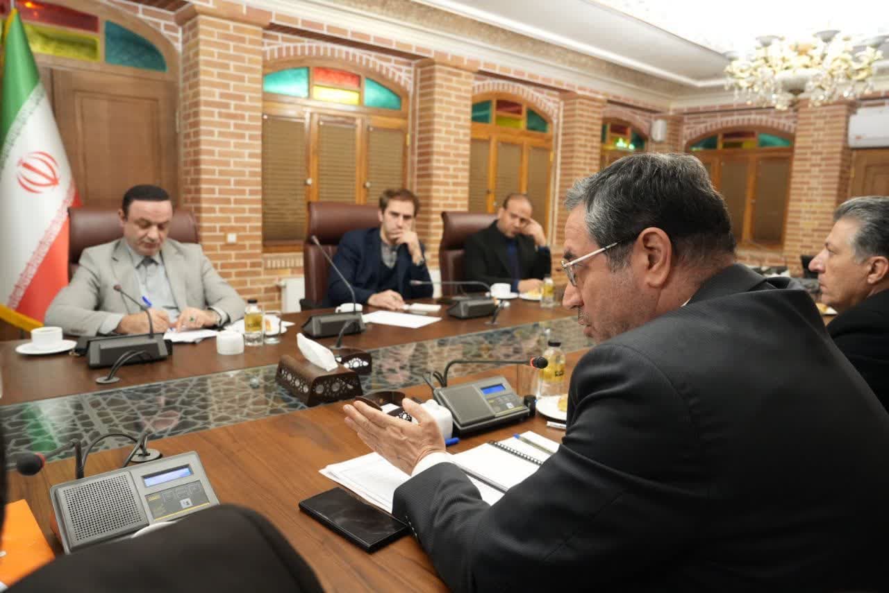 برگزاری نشست مشترک دبیر شورایعالی مناطق آزاد تجاری، صنعتی و ویژه اقتصادی کشور با استاندار آذربایجانغربی + تصاویر