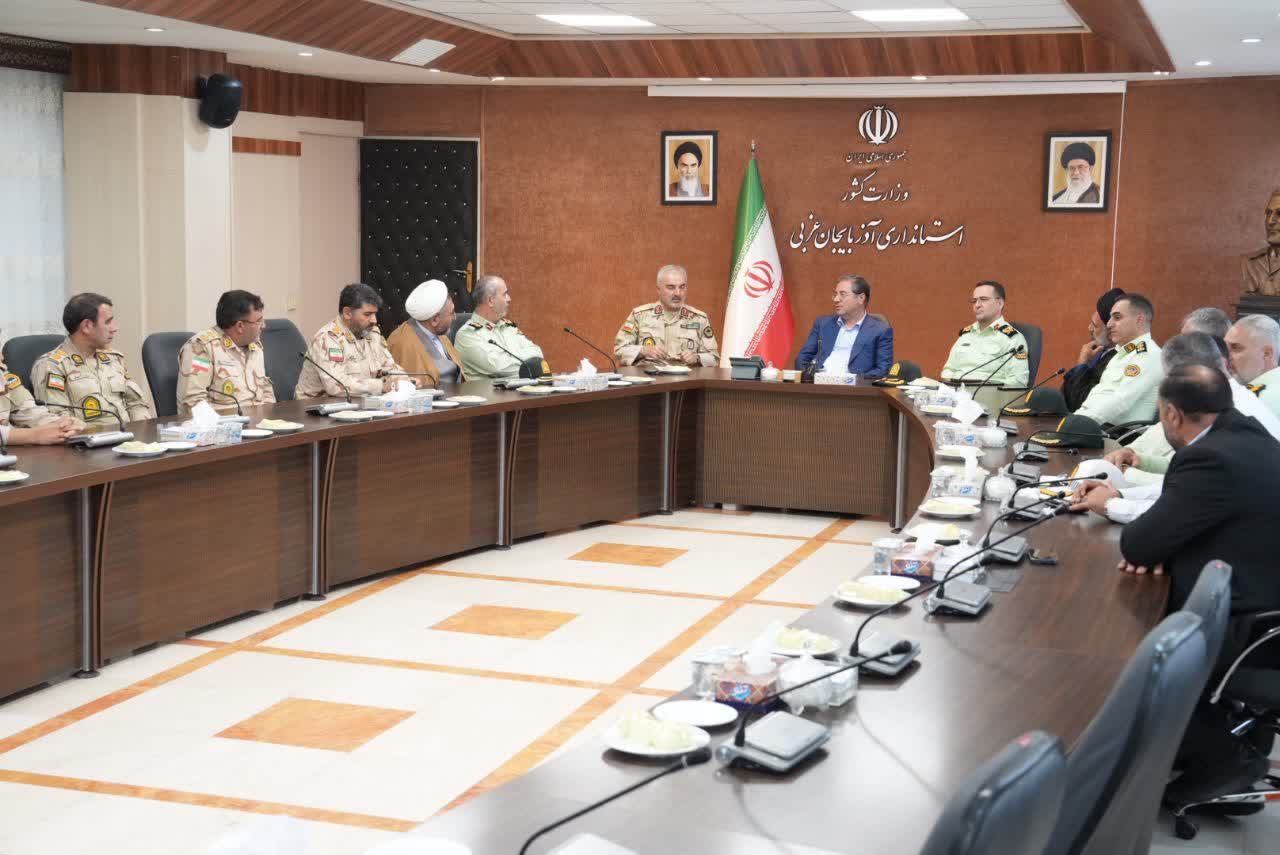 دیدار فرماندهان انتظامی و مرزبانی استان با استاندار آذربایجانغربی + تصاویر