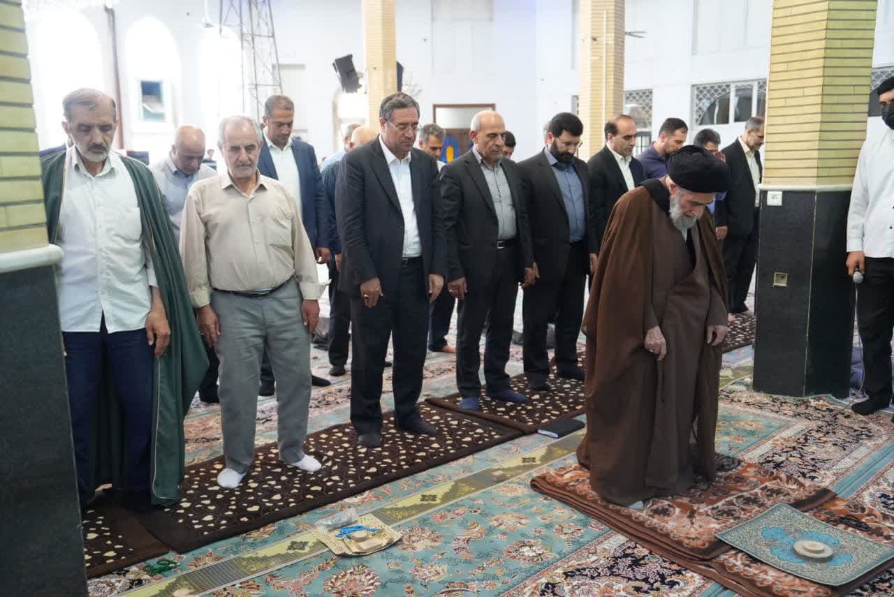 اقامه نماز ظهر و بازدید استاندار آذربایجانغربی از مسجد جامع ارومیه + تصاویر