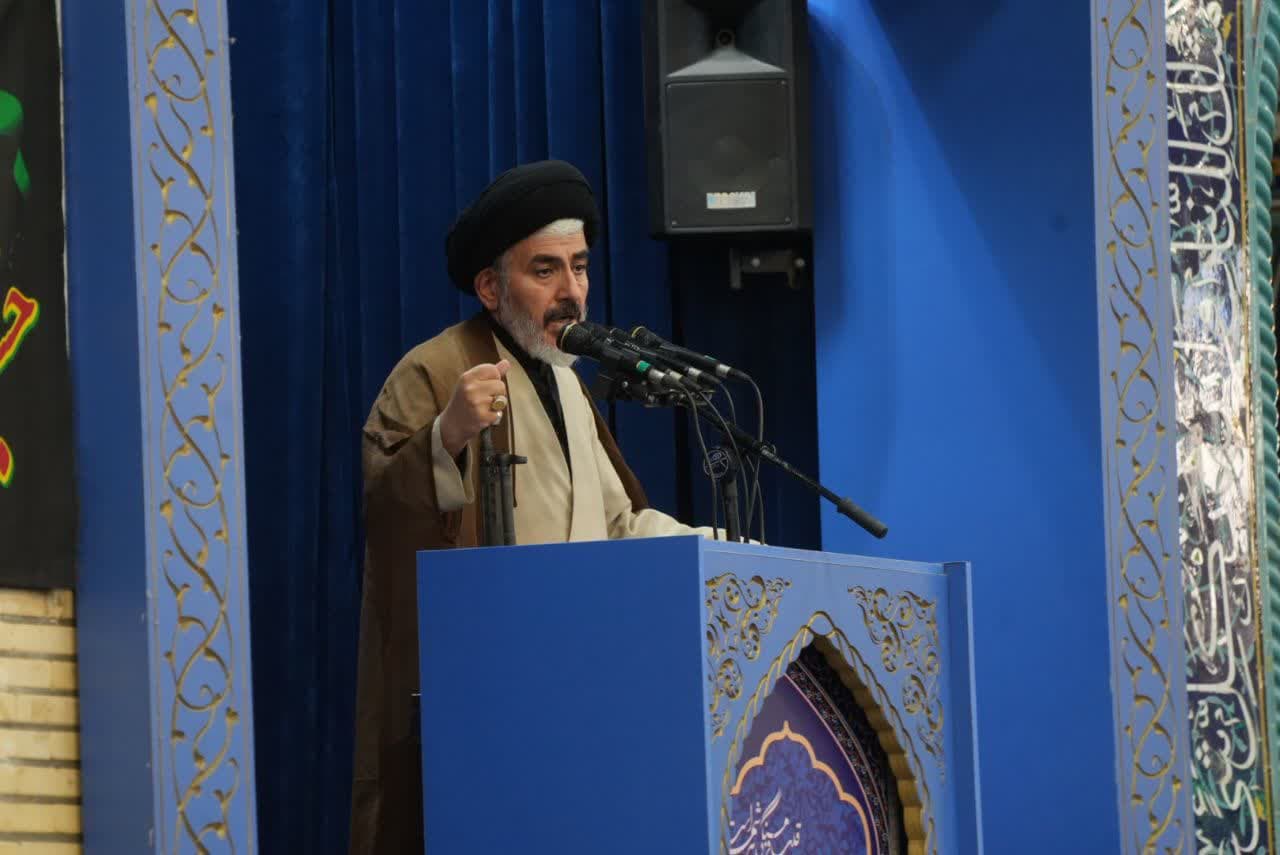 حضور استاندار آذربایجانغربی در آیین نماز جمعه ارومیه + تصاویر