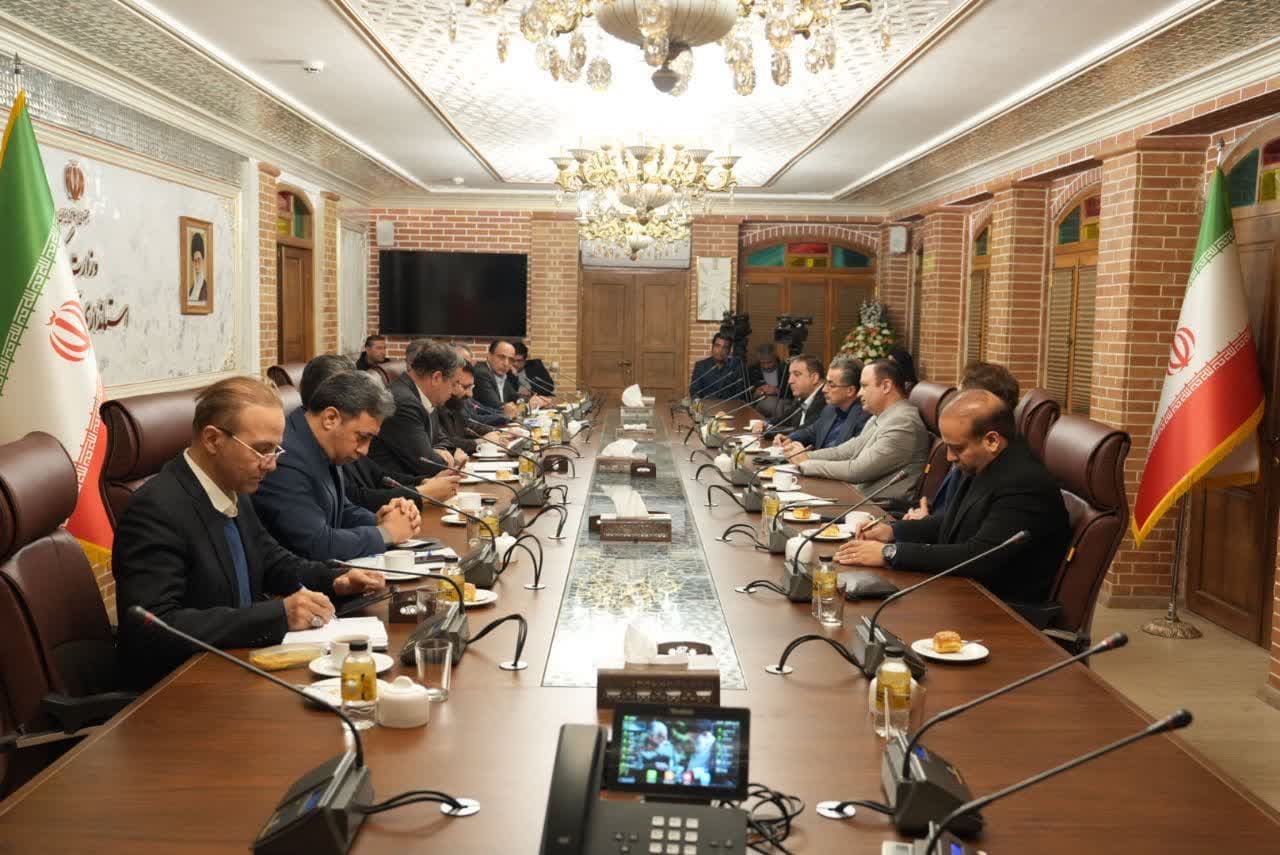 برگزاری نشست مشترک دبیر شورایعالی مناطق آزاد تجاری، صنعتی و ویژه اقتصادی کشور با استاندار آذربایجانغربی + تصاویر