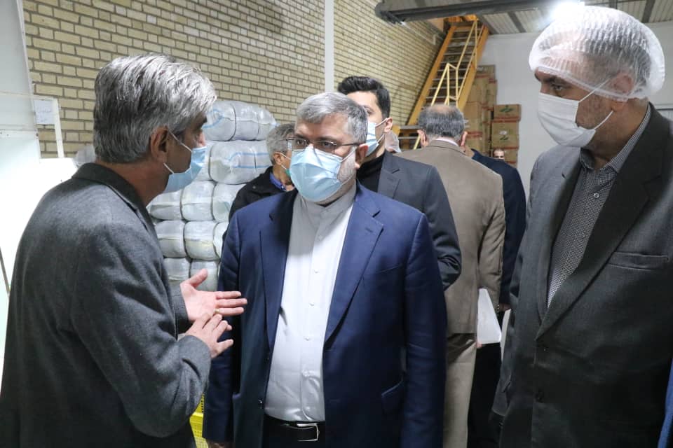 بازدید محمدصادق معتمدیان، استاندار آذربایجان غربی از شرکت دستکش حریر ایران در ارومیه