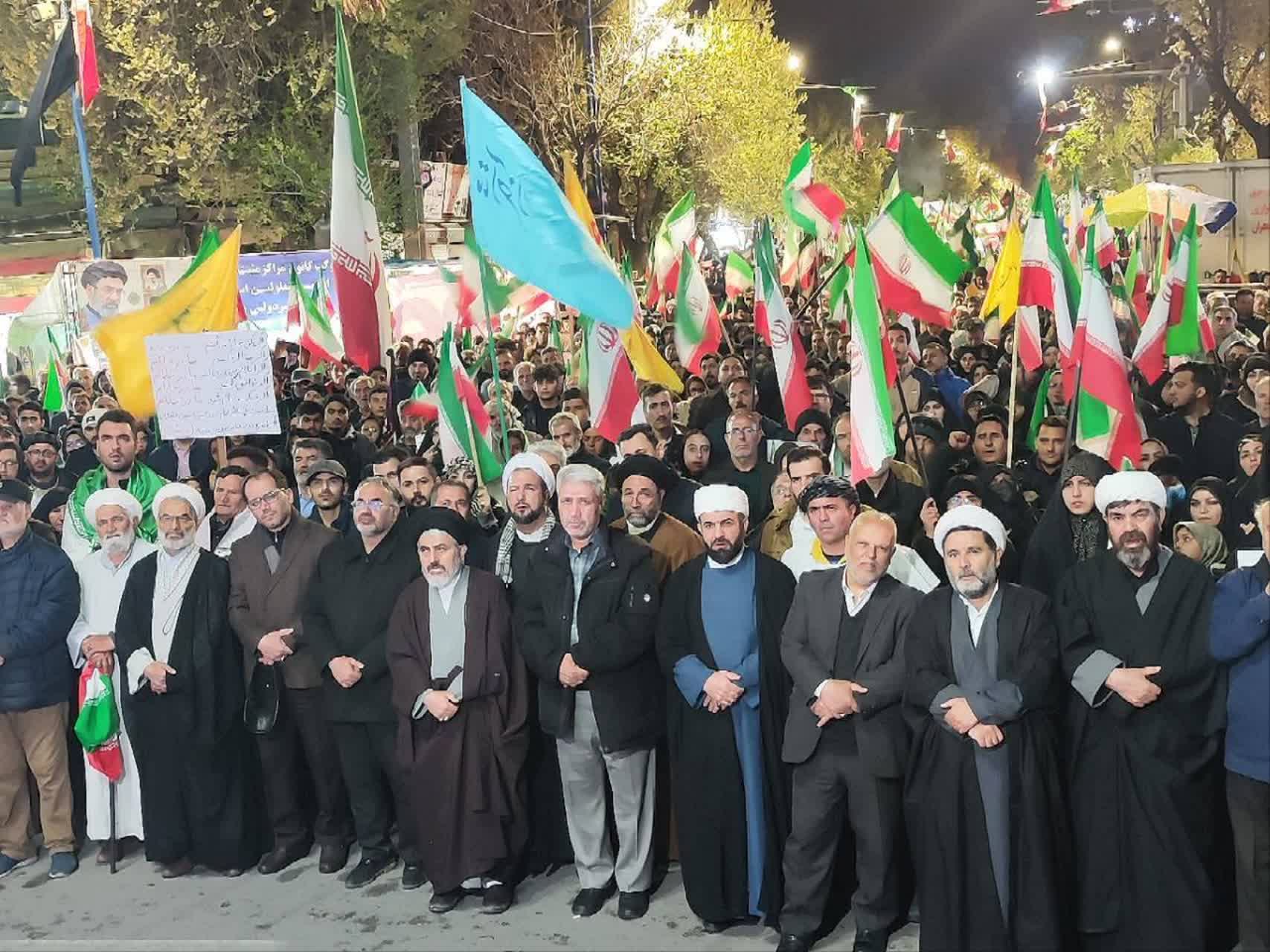 تداوم تجمع شبانه مردم / خروش دشمن ستیز مردم وفادار ارومیه