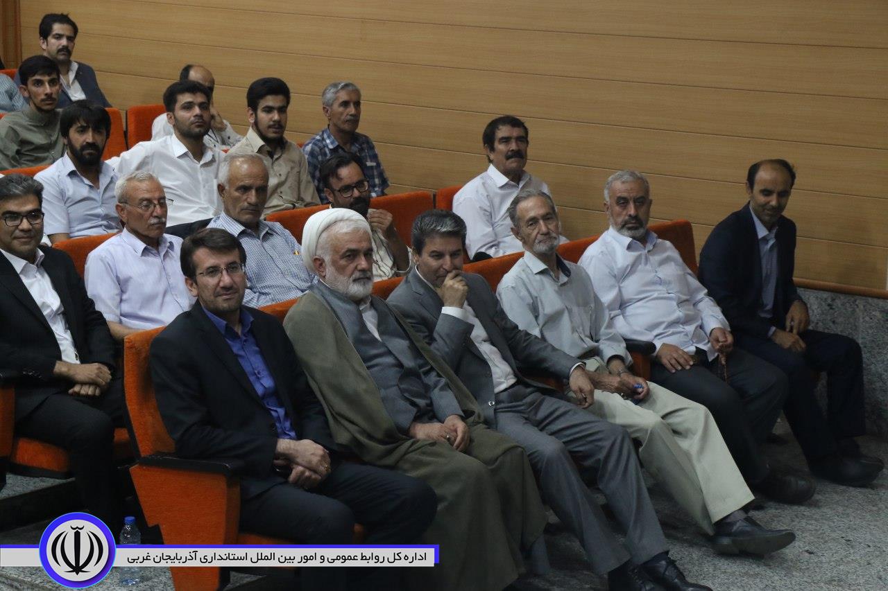 شاعران و سخن سرایان آگاه بسترساز تقویت وحدت ملی و انتقال دهنده والاترین ارزشهای انسانی به نسل های آینده هستند