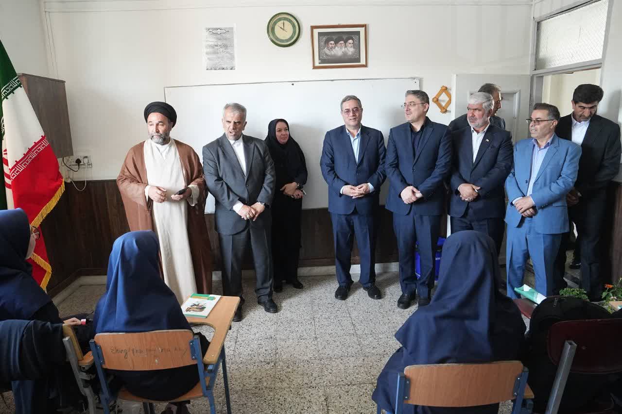 زنگ مهر در آذربایجانغربی با گرامیداشت شهدای دانشآموز به صدا درآمد + تصاویر