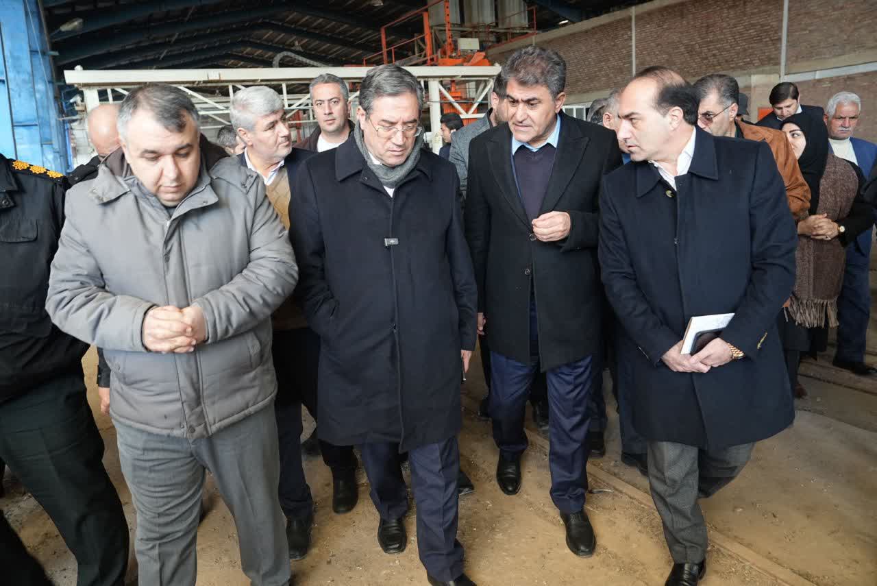 بازدید استاندار آذربایجان‌غربی از کارخانه راکد آجر سفال گرگین + تصاویر
