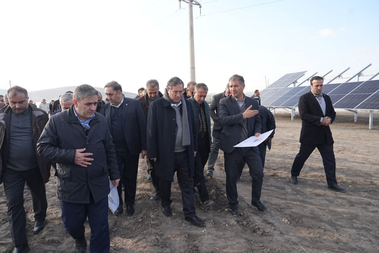 بازدید استاندار آذربایجان‌غربی از نیروگاه برق خورشیدی کارخانه سیمان کاوان بوکان + تصاویر