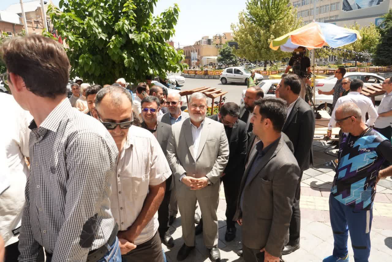 استاندار آذربایجانغربی در ساعات اولیه صبح امروز رای خود را به صندوق انداخت + تصاویر