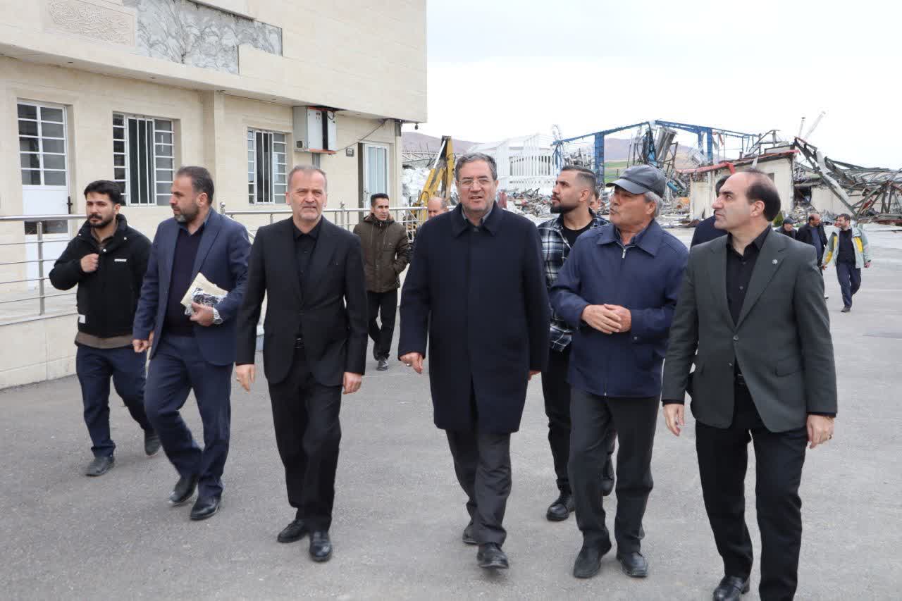 بازدید استاندار آذربایجان‌غربی از واحد تولیدی آسیب‌دیده از جنگ تحمیلی در شهرستان نقده + تصاویر