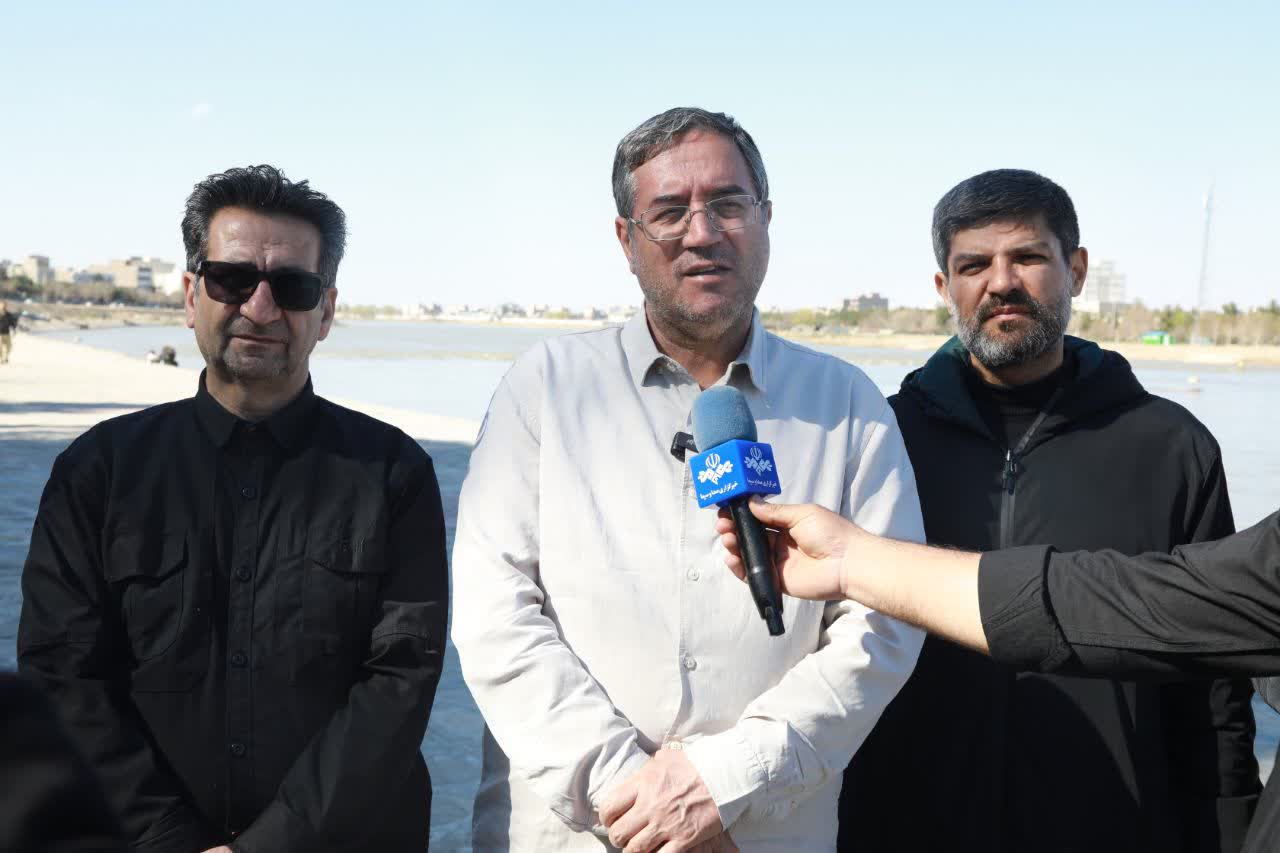 حضور میدانی و بازدید استاندار آذربایجان‌غربی از جریان انتقال آب از رودخانه‌های حوضه آبریز به دریاچه ارومیه + تصاویر